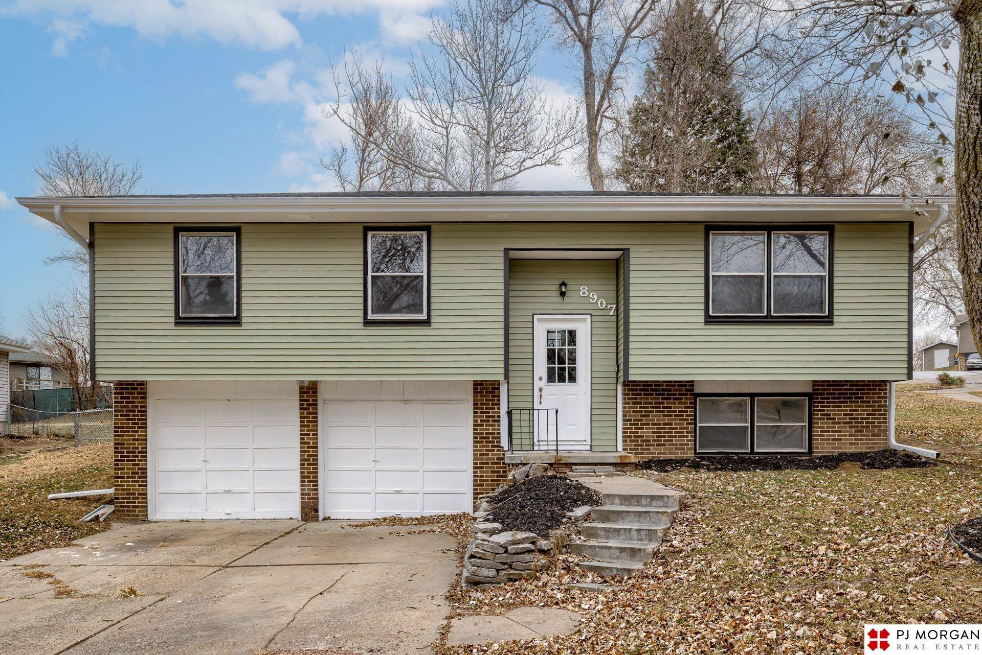 8907 Lee Drive, Bellevue, NE 68147