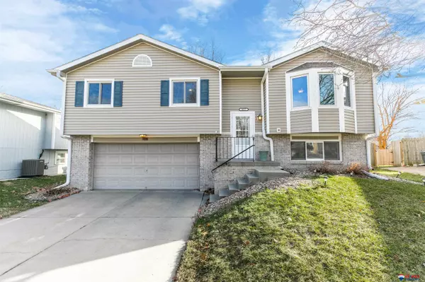 1027 Parkview Lane, Lincoln, NE 68512