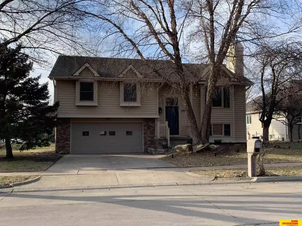 2221 Deerfield Avenue, Fremont, NE 68025