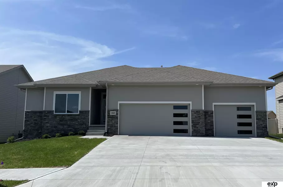 11124 N 161 Avenue, Bennington, NE 68007