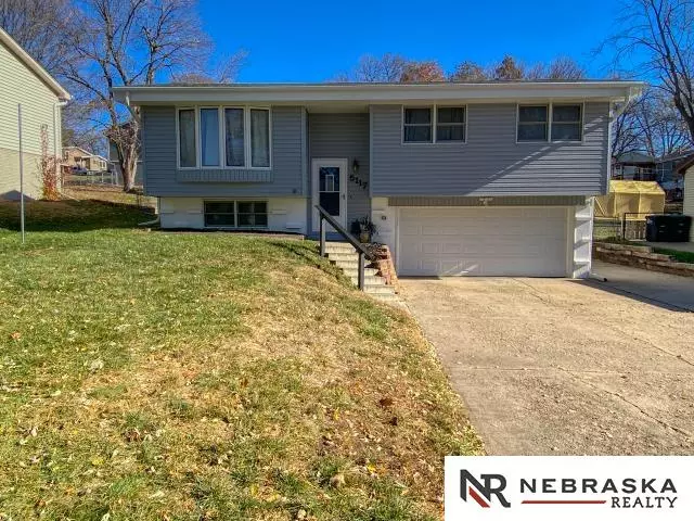 5117 N 93 Street, Omaha, NE 68134