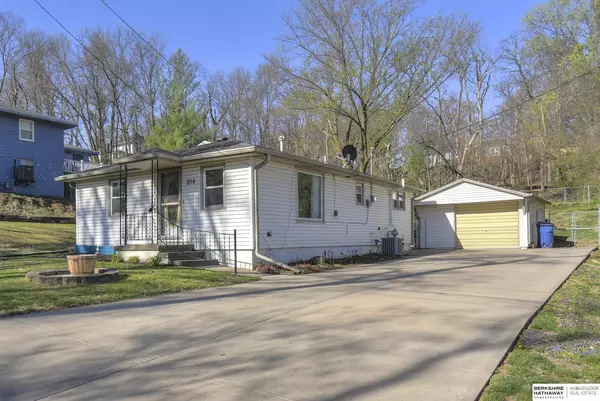 208 N 10th Street, Plattsmouth, NE 68048