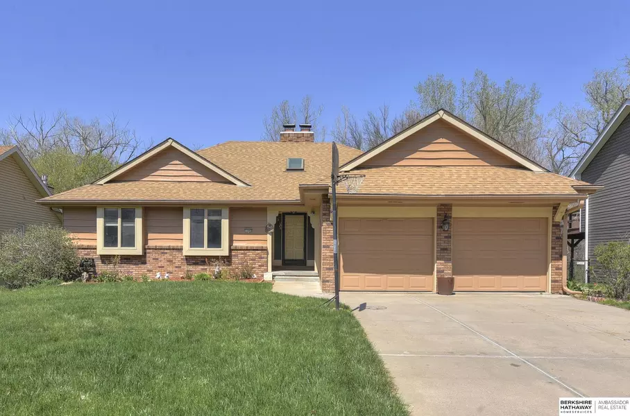 15942 Nottingham Drive, Omaha, NE 68118