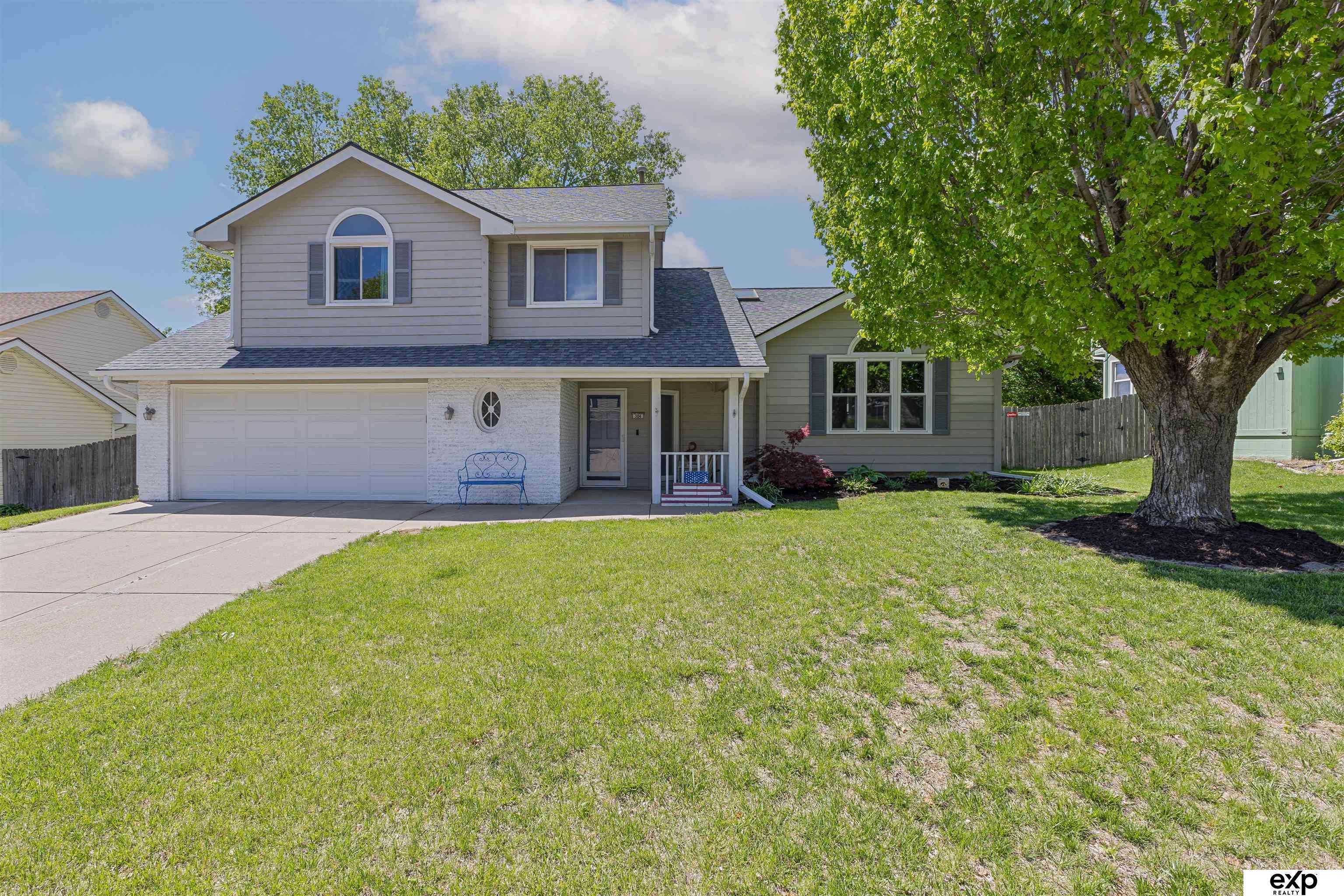 304 Summerset Drive, Papillion, NE 68133