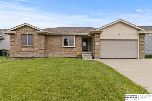 21527 Amber Drive, Gretna, NE 68028