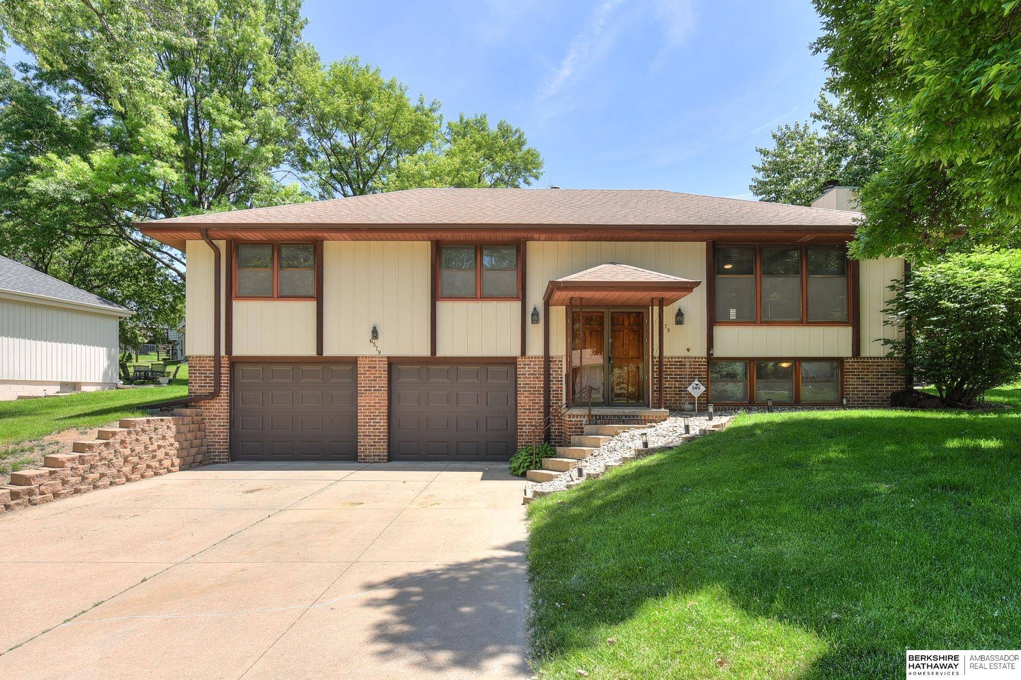 6379 Ponderosa Drive, Omaha, NE 68137