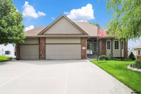 121 Castle Pine Drive, Papillion, NE 68133