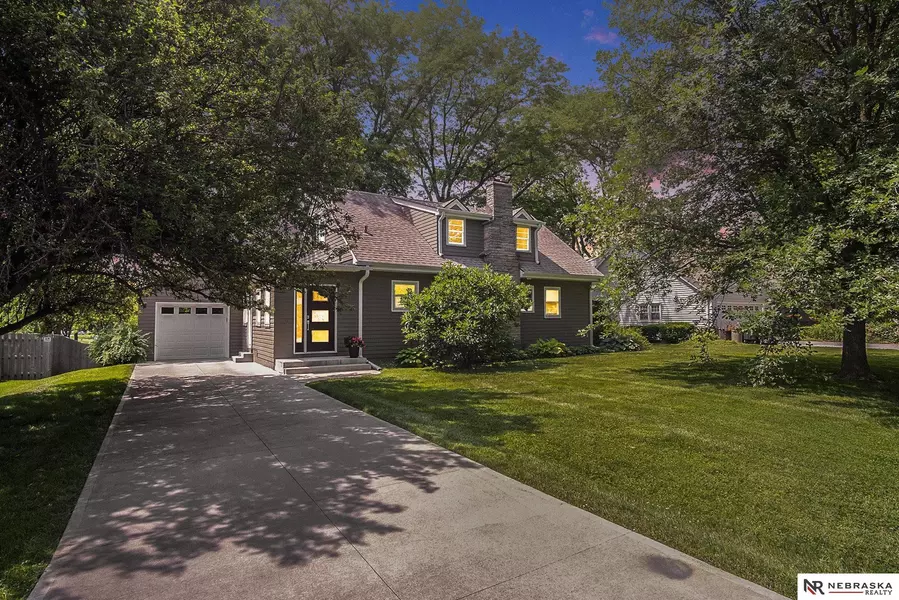 8613 Brentwood Road, Omaha, NE 68114