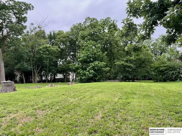 1116 N 40th Street, Omaha, NE 68131