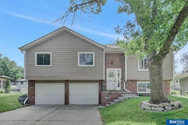 Lincoln, NE 68516,5610 Dove Circle