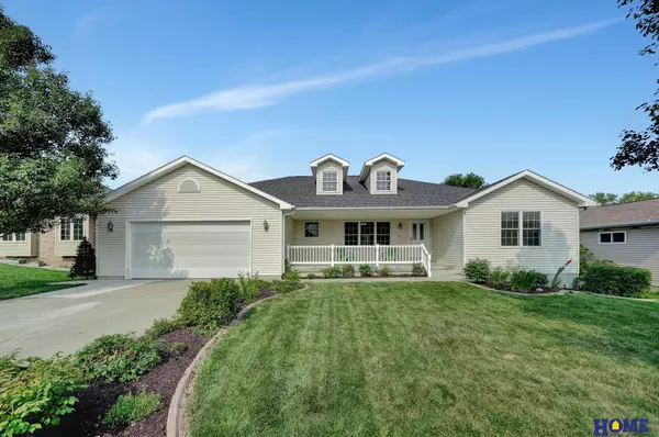 915 Chicory Lane, Hickman, NE 68372