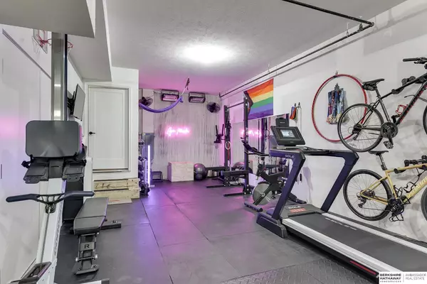 Omaha, NE 68105,1023 Park Avenue