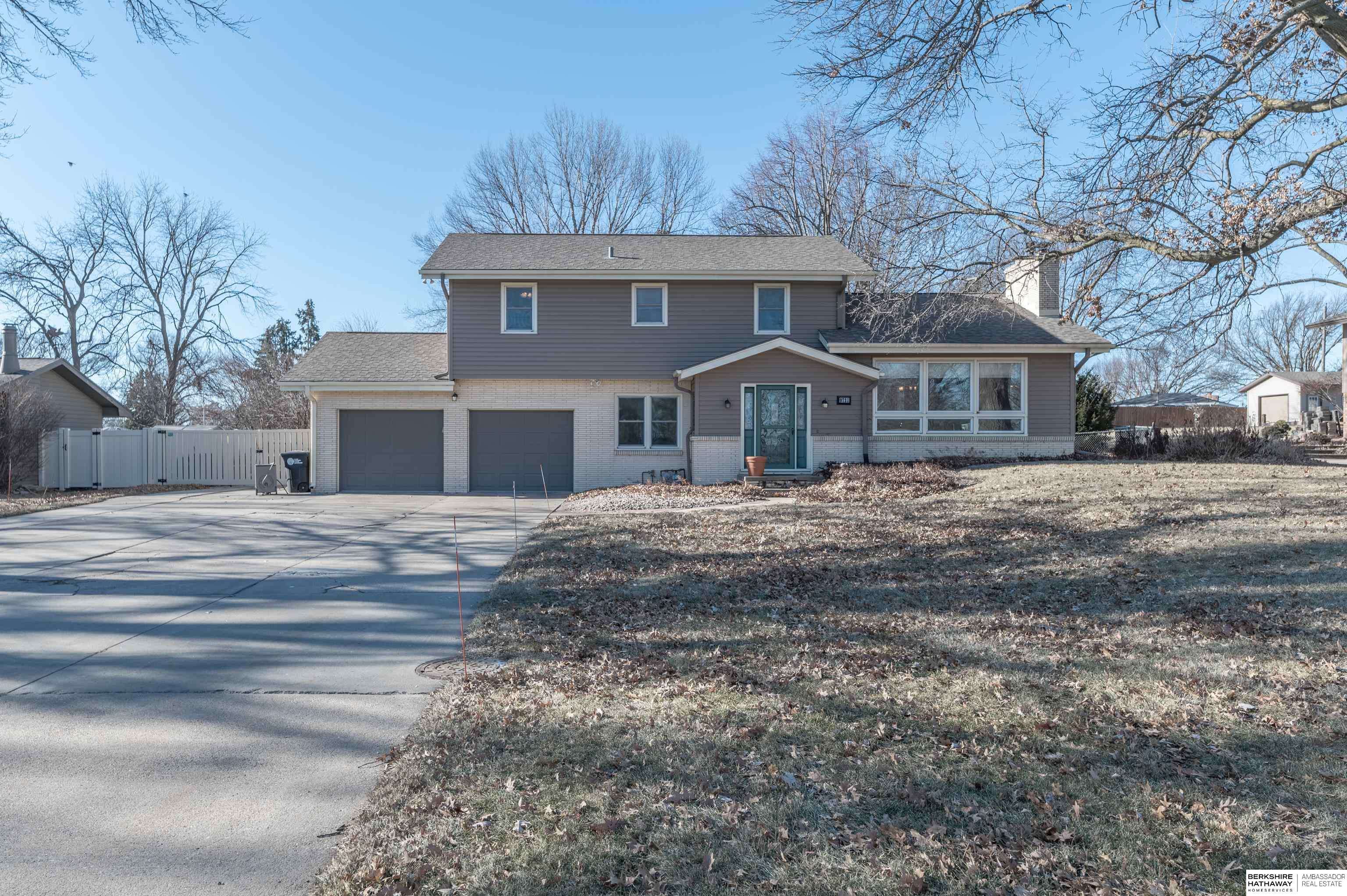 9721 Military Road, Omaha, NE 68134