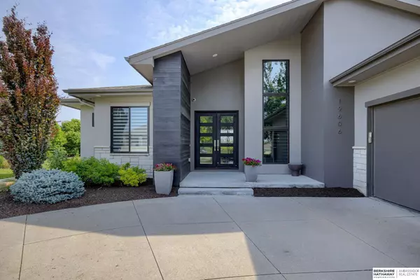 19606 Charles Circle Elkhorn, NE 68022