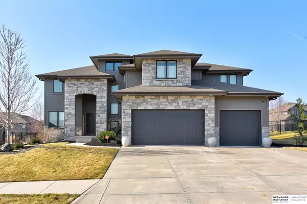 17511 Ridgemont Street,  Omaha,  NE 68136