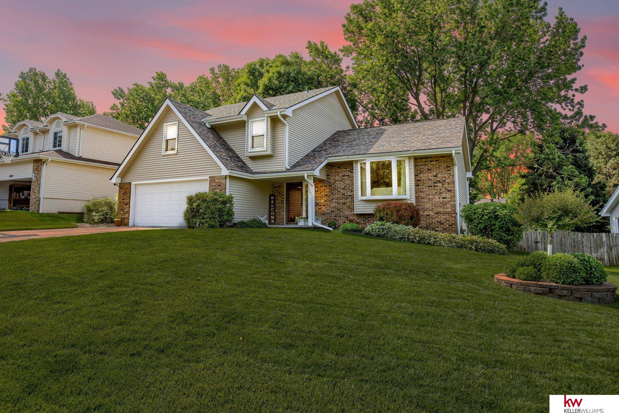 1007 E Cary Street,  Papillion,  NE 68046