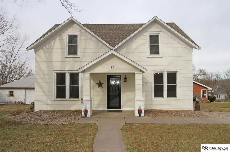 215 Walnut Street, Hickman, NE 68372