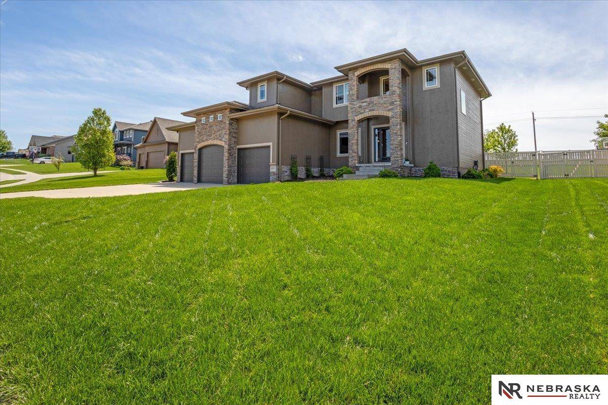 8201 Swallowtail Street, Papillion, NE 68046