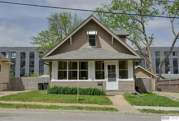 1006 S 48th Street, Omaha, NE 68106