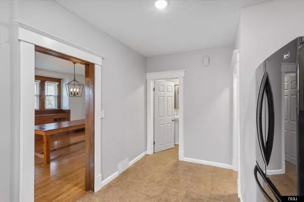 4317 Barker Avenue Omaha, NE 68105