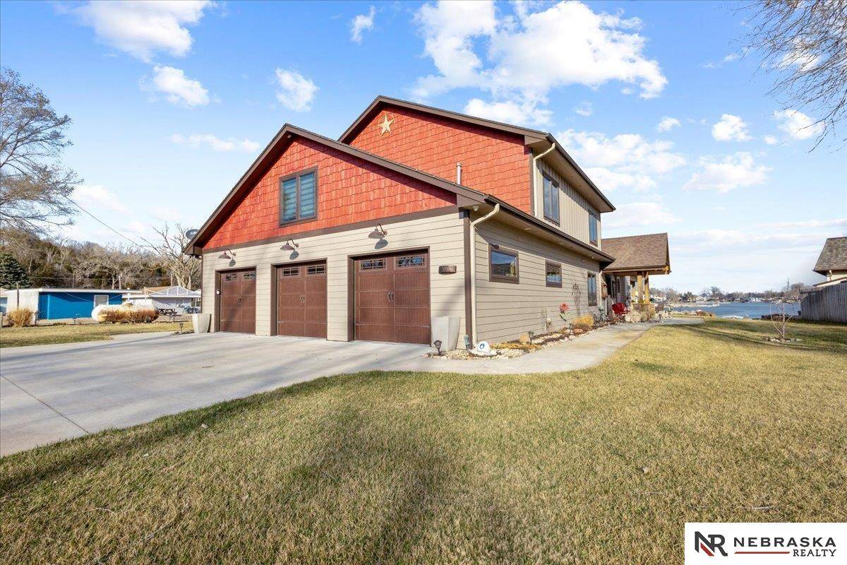 17023 Dyson Hollow Road, Bellevue, NE 68123