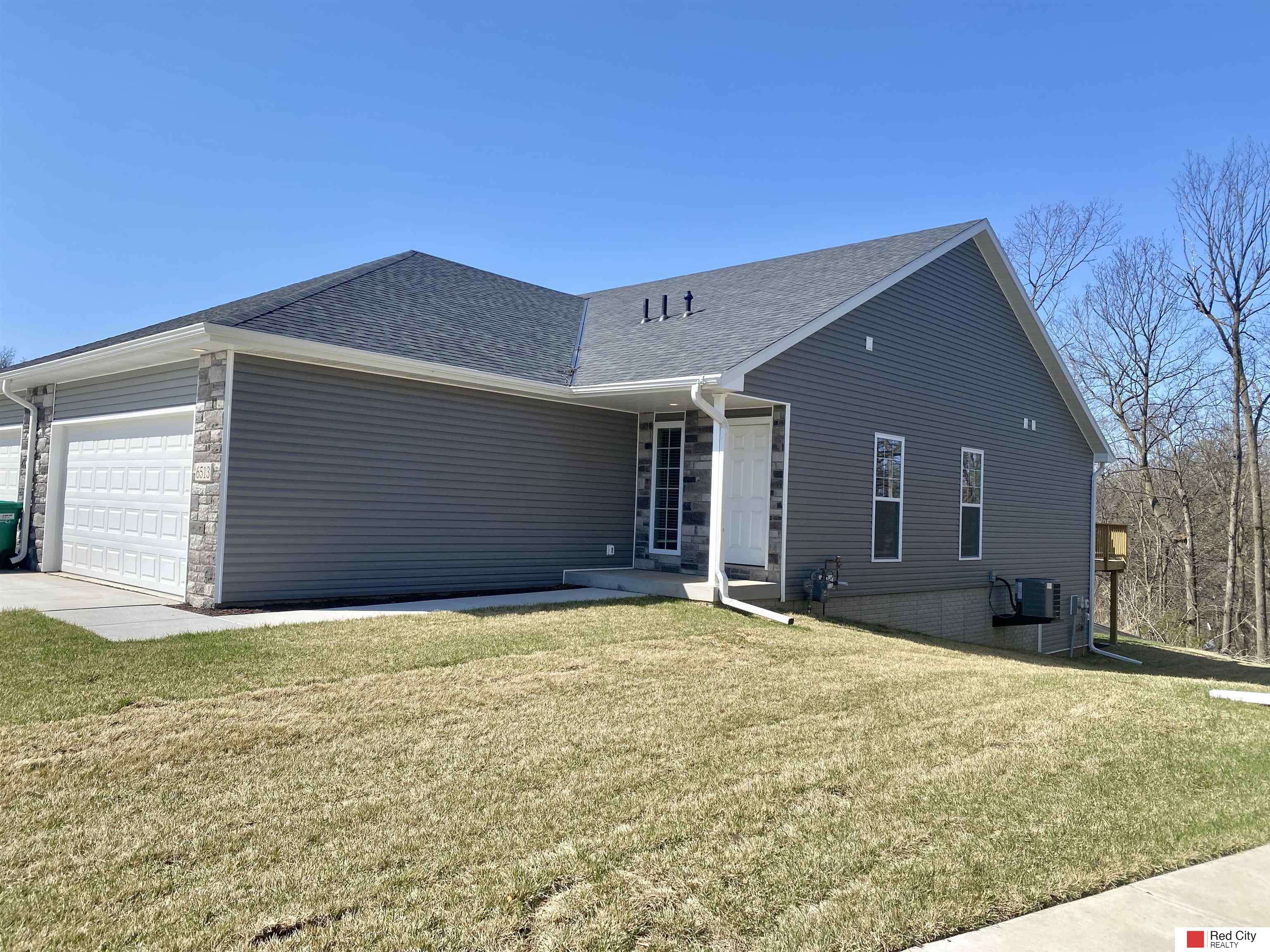 6513 Maple View Court, Lincoln, NE 68512