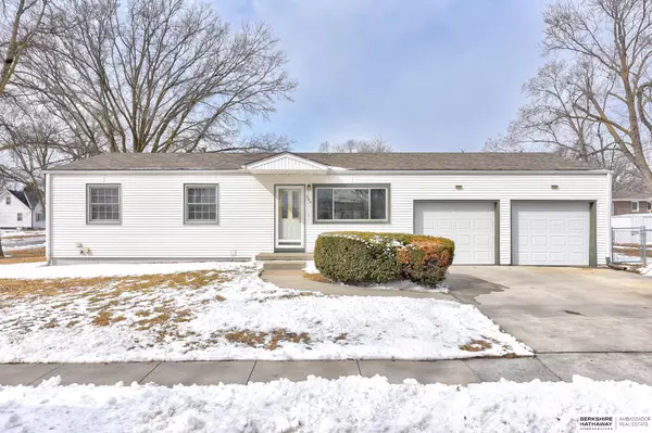 304 Pontiac Drive, Gretna, NE 68028