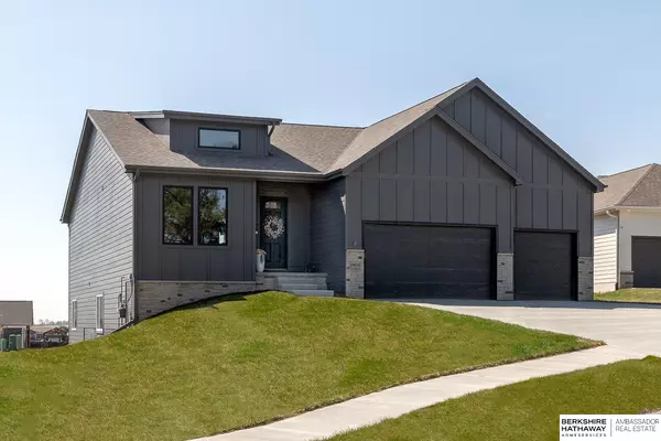 19105 Devonshire Drive, Gretna, NE 68028