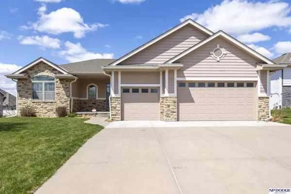 8618 S 101 Street, La Vista, NE 68128