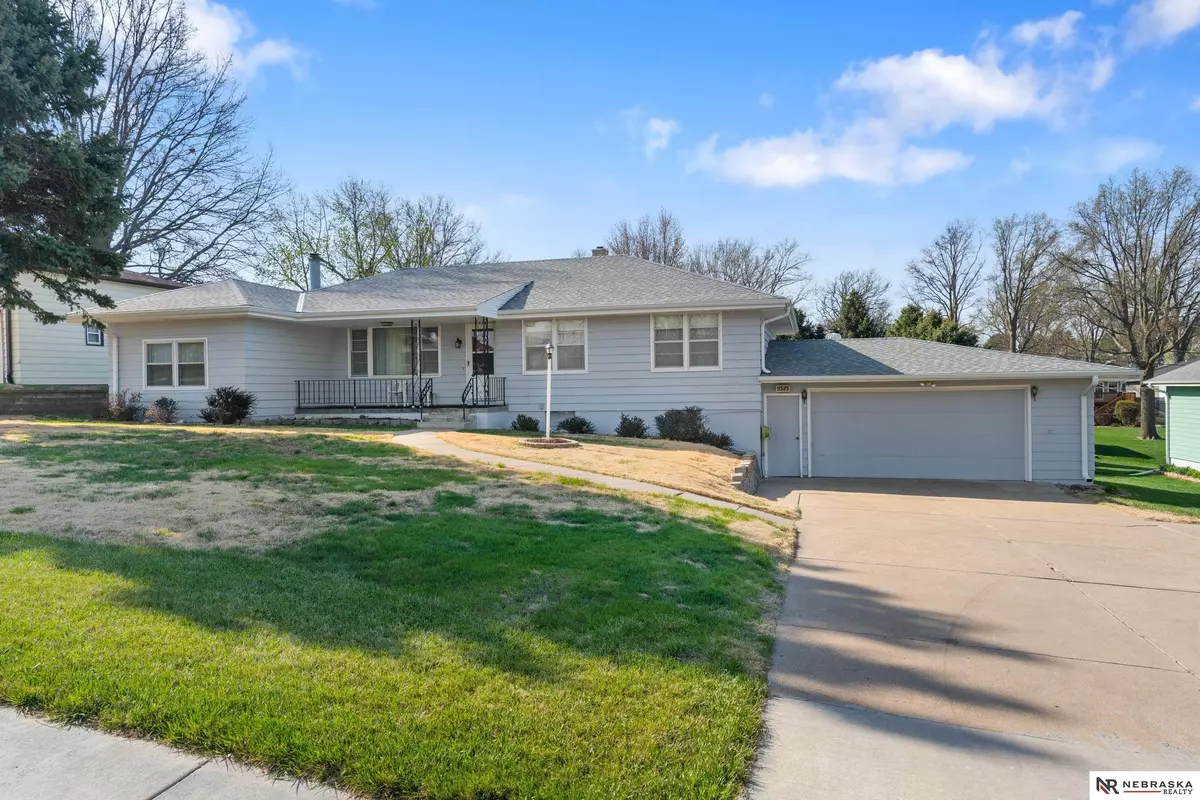 Omaha, NE 68106,5323 Grover Street