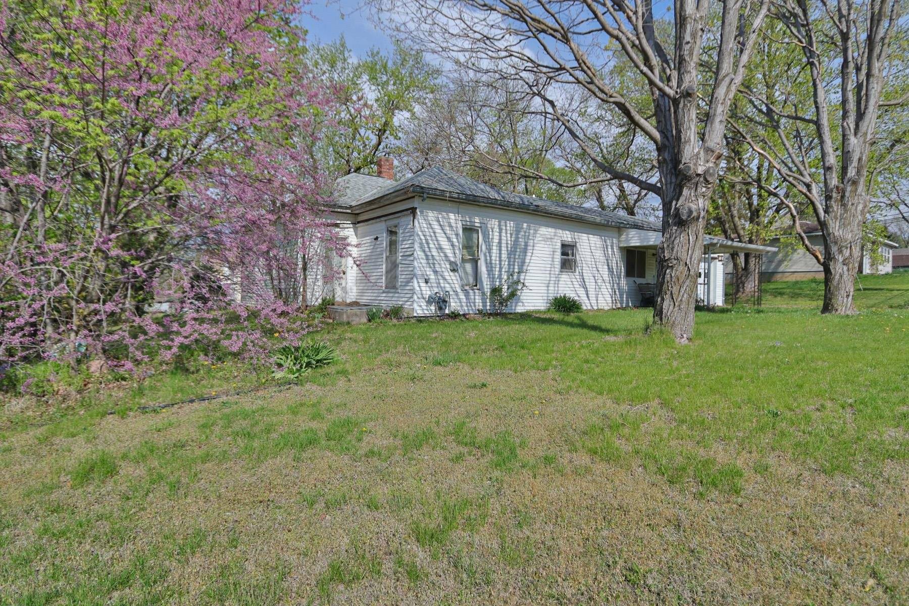 Tecumseh, NE 68450,890 Broadway Street