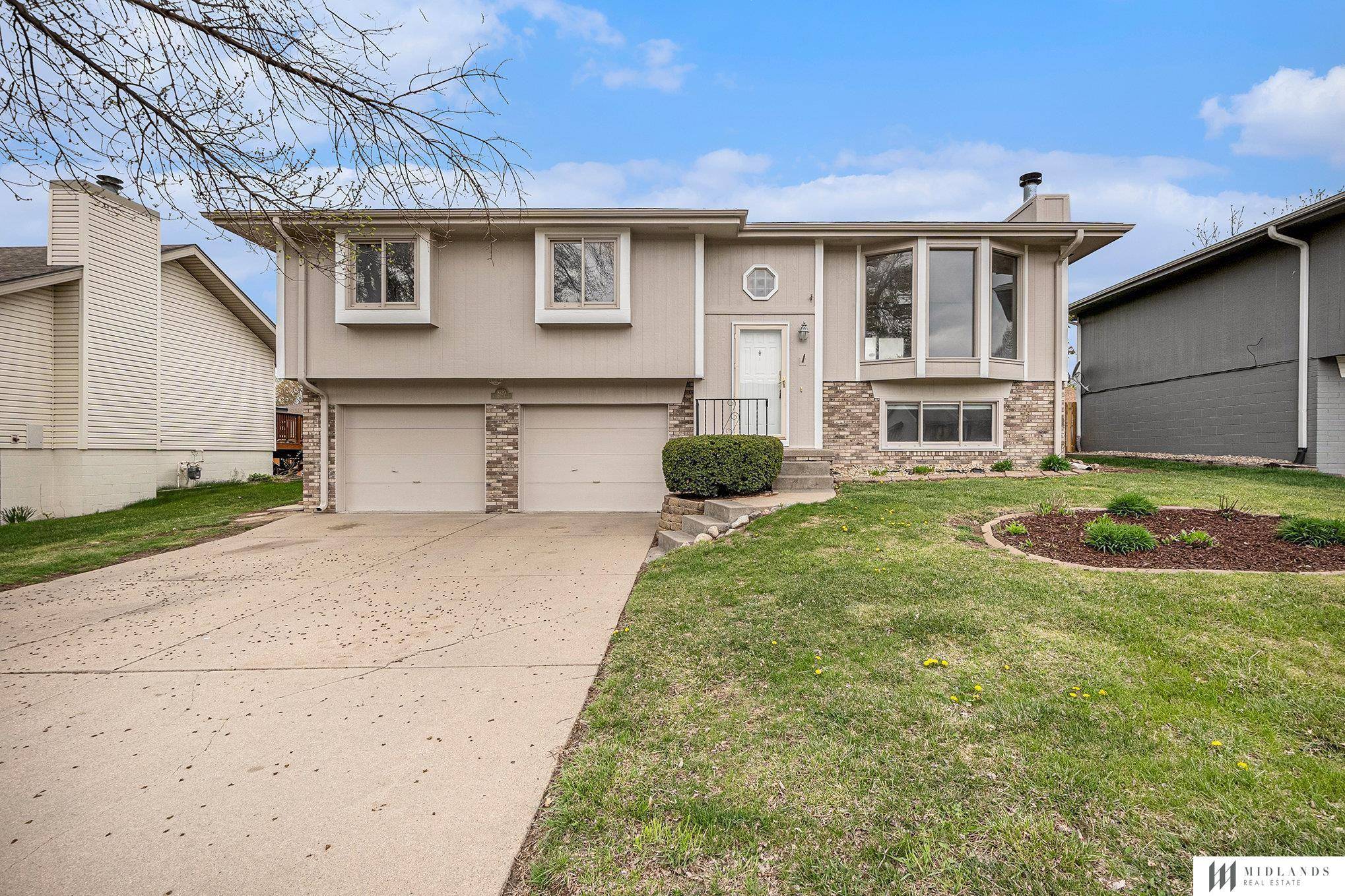 8120 S 152 Street, Omaha, NE 68138