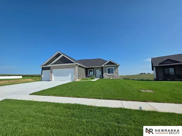 544 W 27th Circle, Wahoo, NE 68066