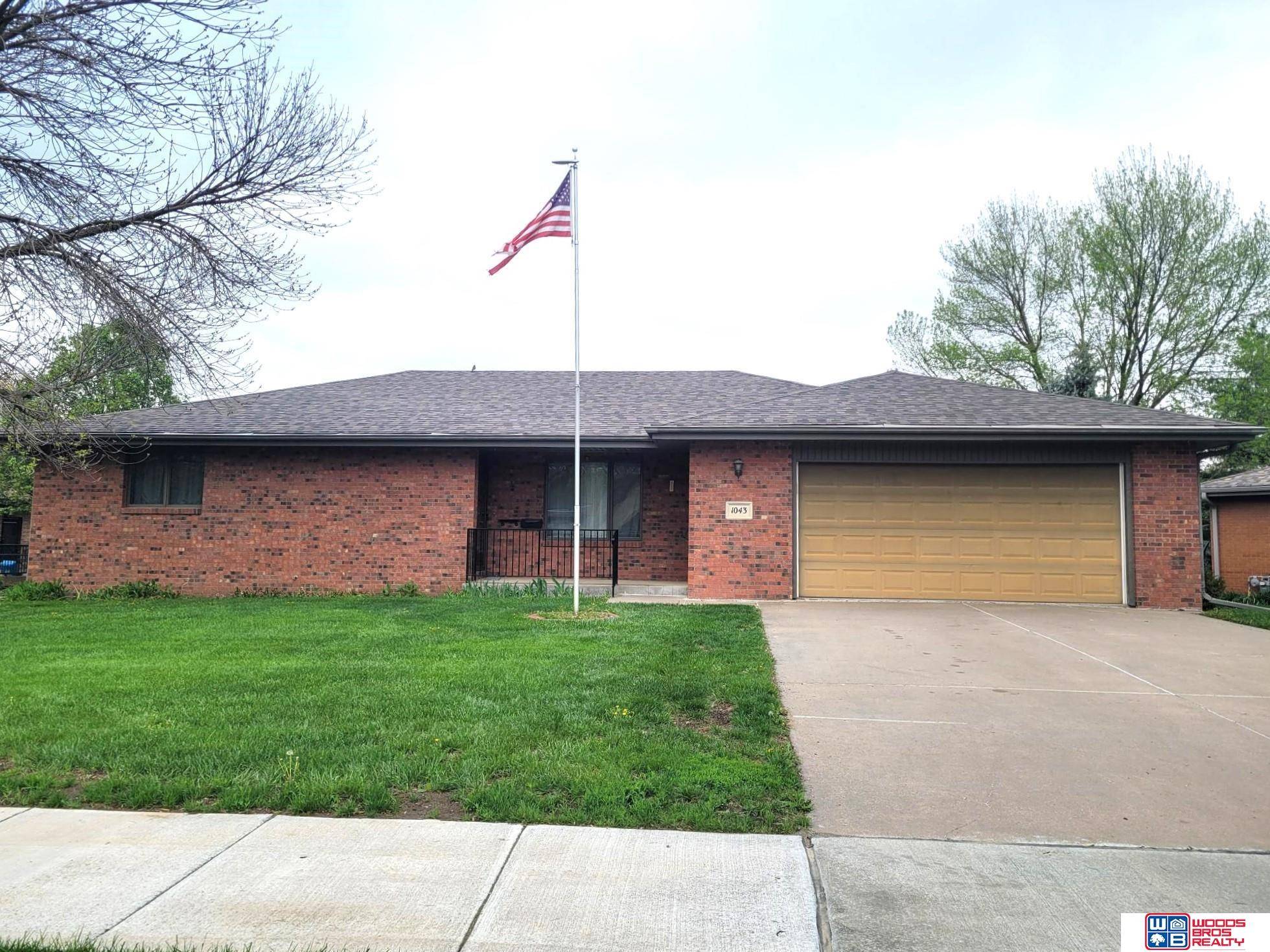 1043 N 6th Street, Seward, NE 68434