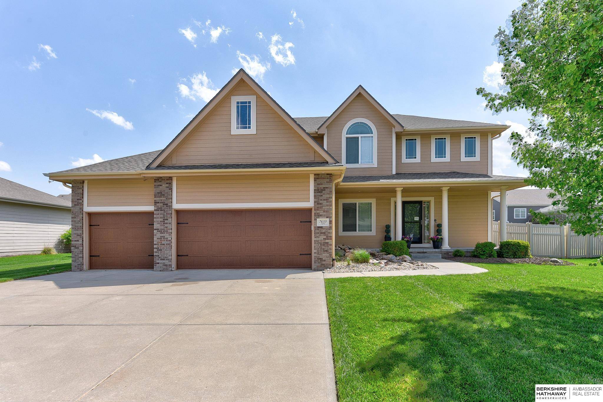 7633 Legacy Street,  Papillion,  NE 68046
