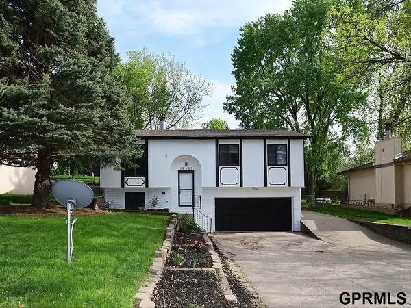 10529 Izard Street, Omaha, NE 68114