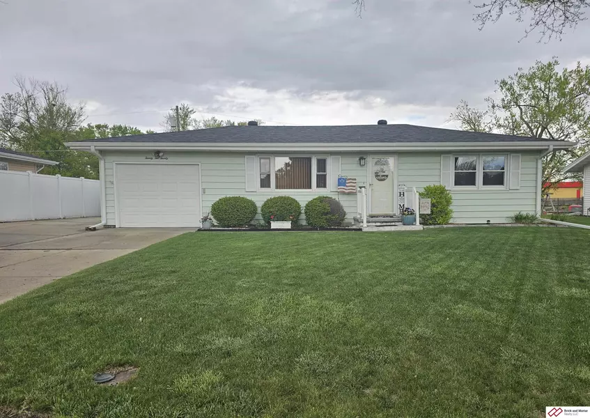 2220 Hillcrest Street, Beatrice, NE 68310