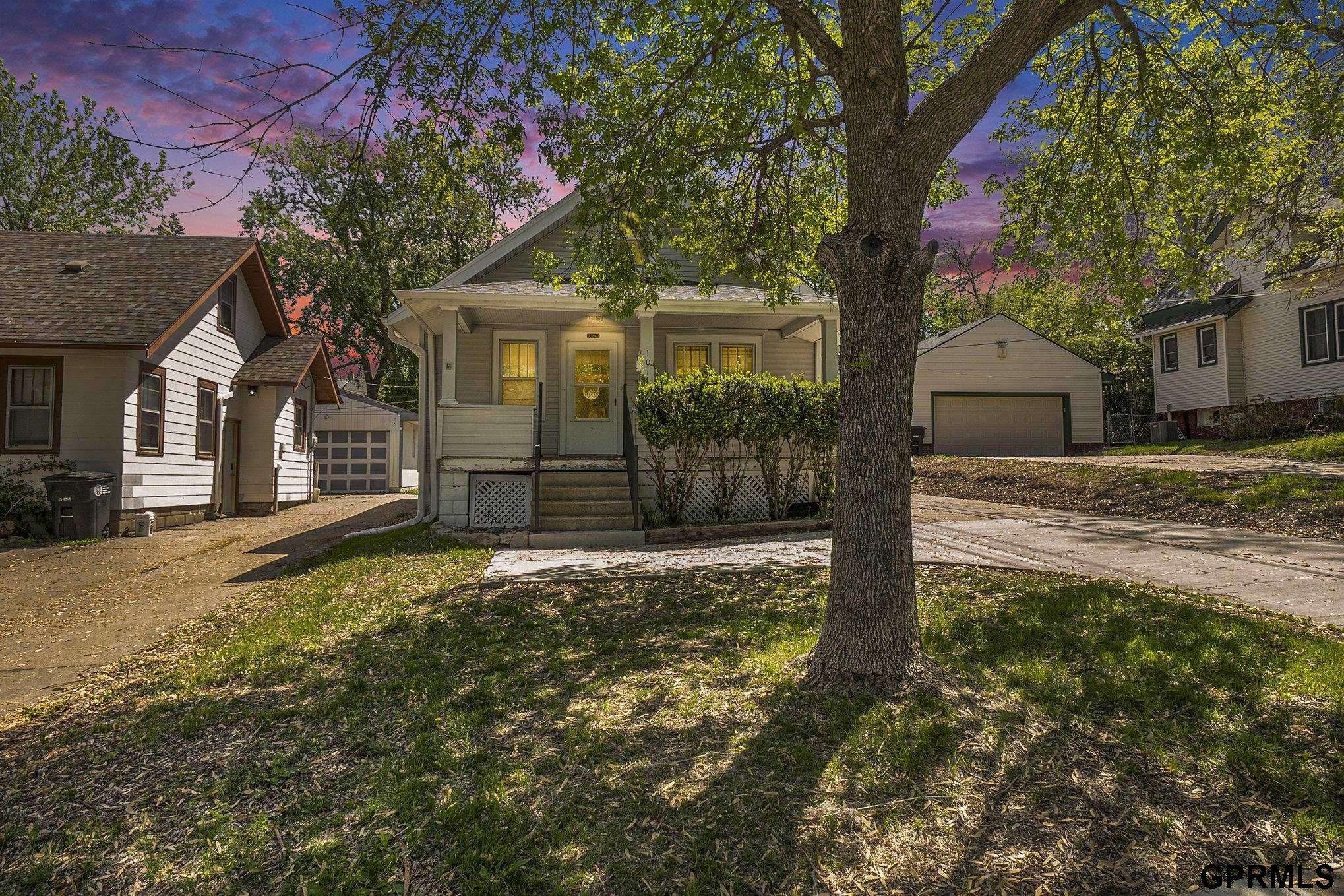 1011 S 48 Street, Omaha, NE 68106