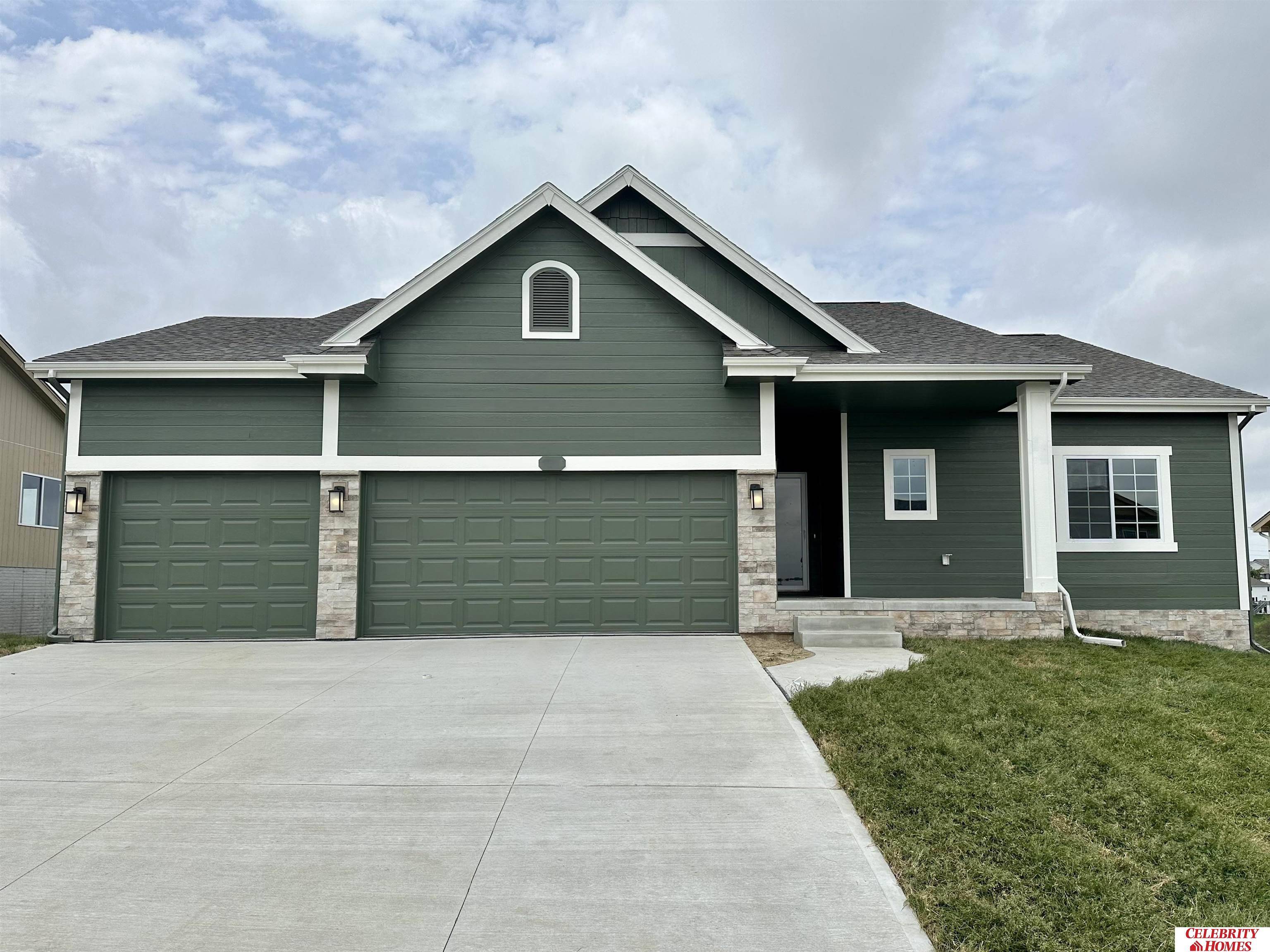 12108 S 107 Avenue, Papillion, NE 68046