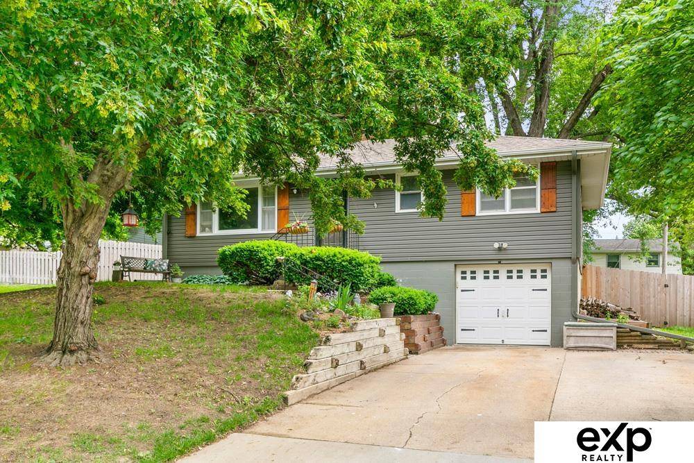 10917 Spring Street, Omaha, NE 68144