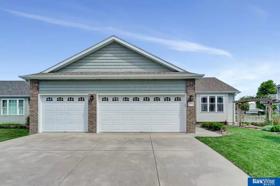 1708 NW Flader Court, Lincoln, NE 68528