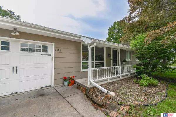1520 SW 8th Street, Lincoln, NE 68522