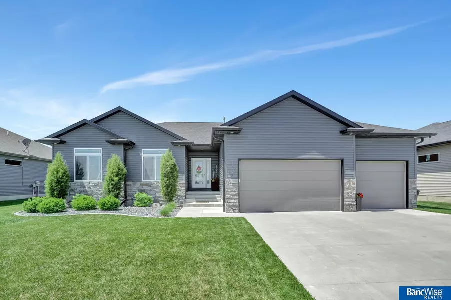 1323 N 102 Street, Lincoln, NE 68527