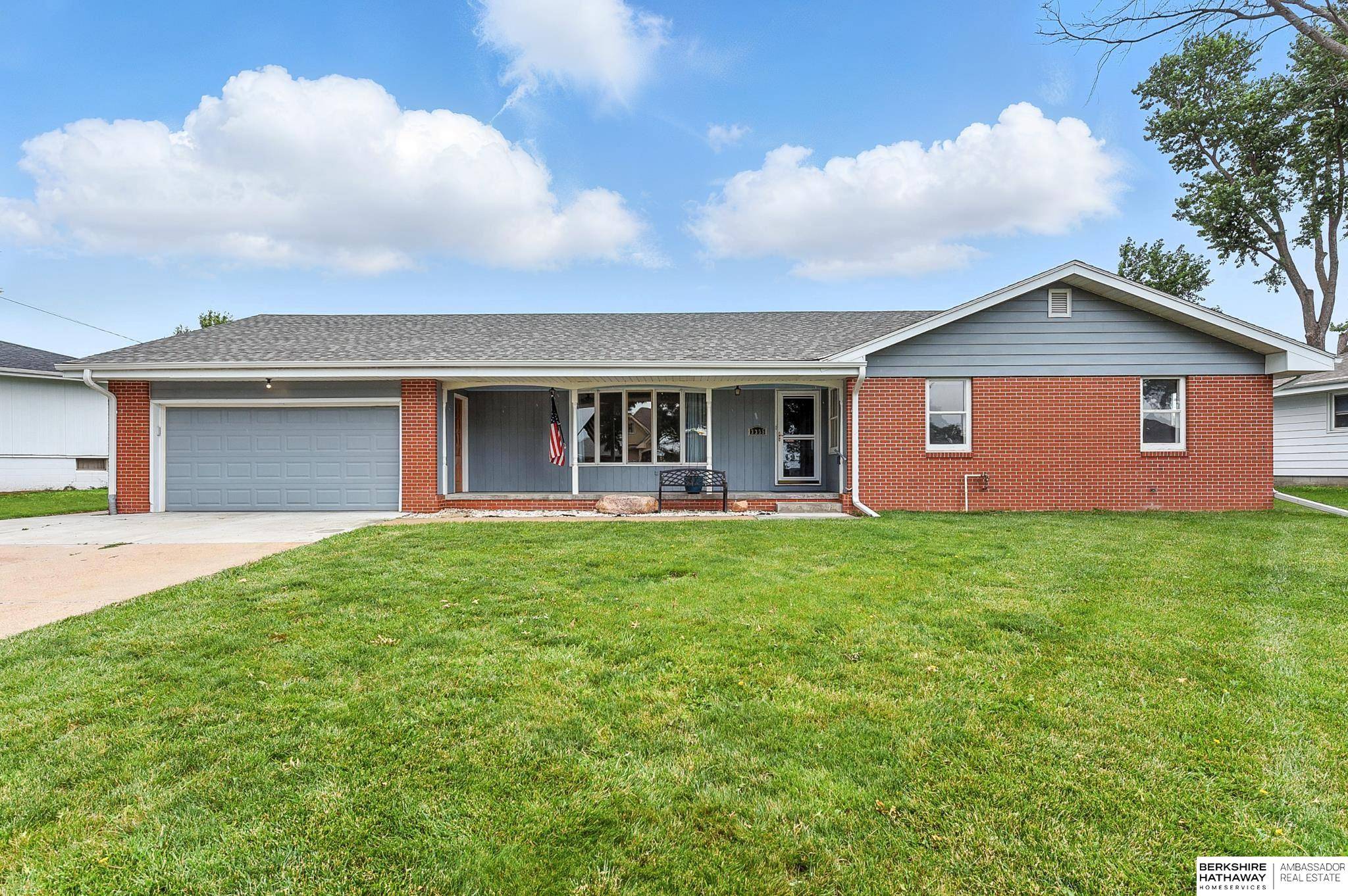 3335 N 207th Terrace, Elkhorn, NE 68022