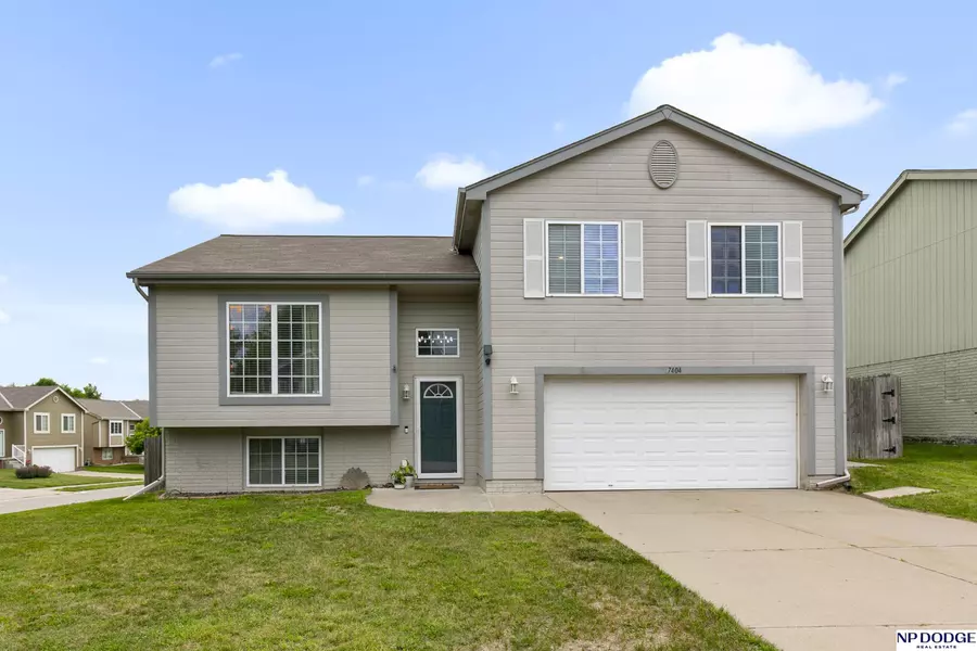 7404 N 74 Street, Omaha, NE 68122