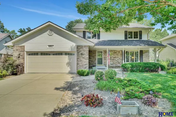 6910 Crooked Creek Court,  Lincoln,  NE 68516