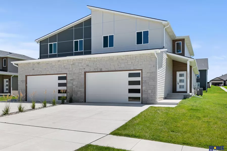 10631 Shore Front Drive, Lincoln, NE 68527