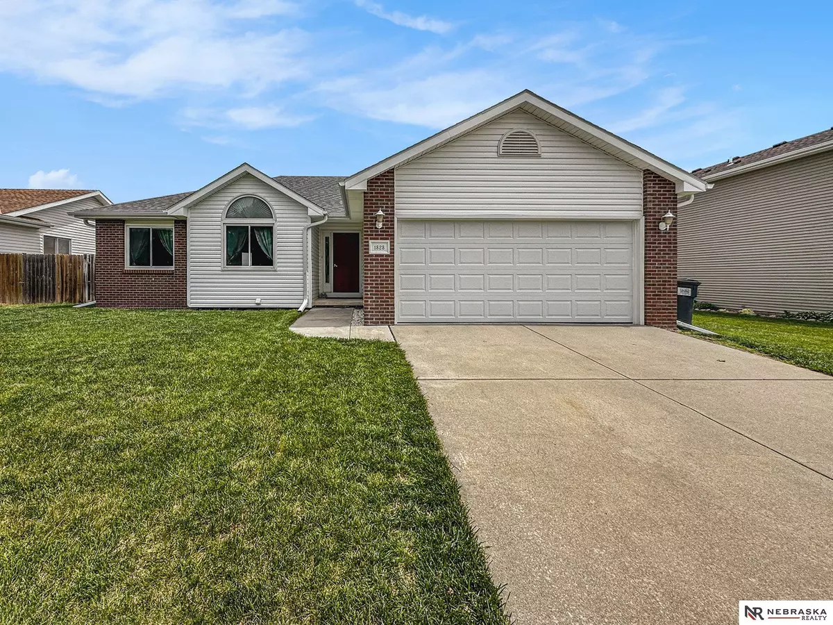 Lincoln, NE 68522,1828 SW 33 Street