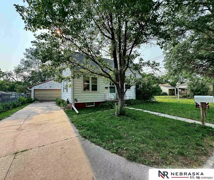 1023 S 42nd Street, Lincoln, NE 68510