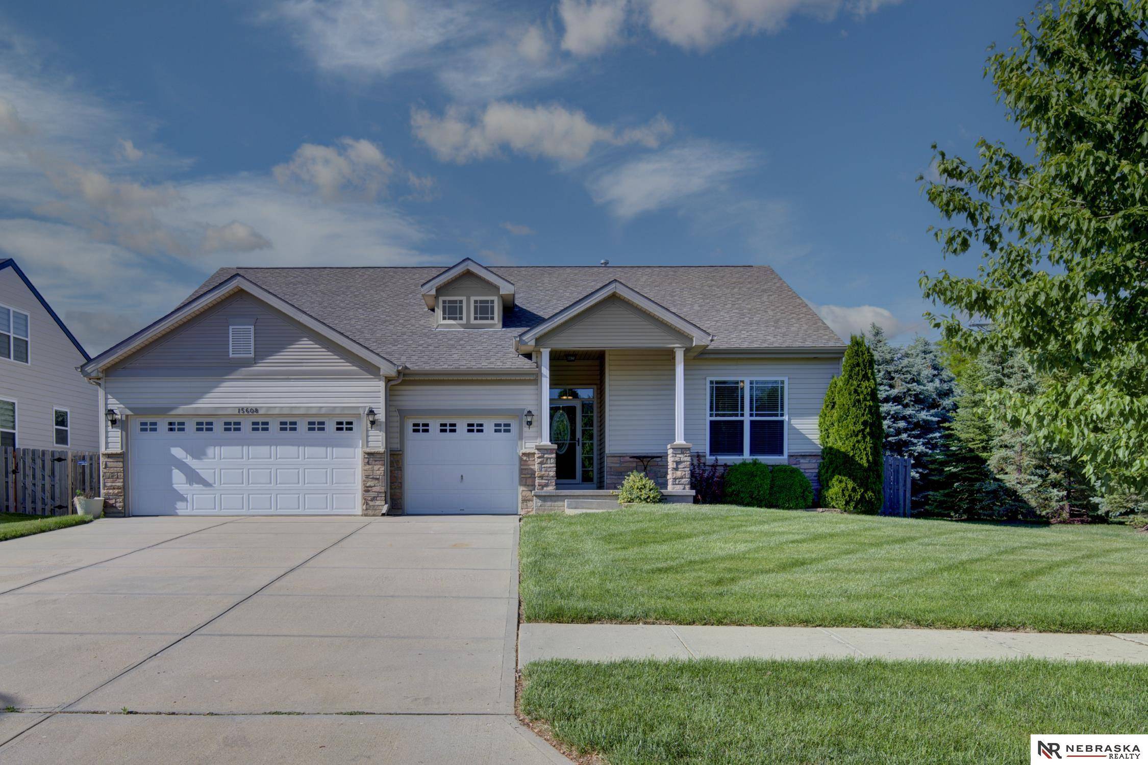 15608 Rosewater Parkway, Bennington, NE 68007